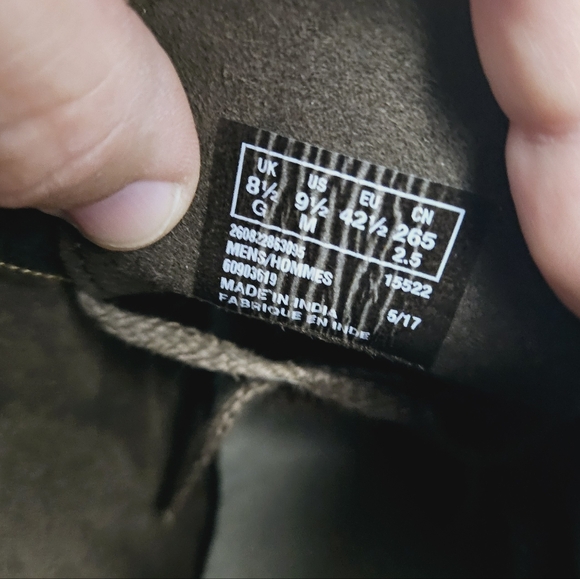 CLARKS | Bushacre II lace-up distressed leather chukka desert boots - Picture 10 of 10